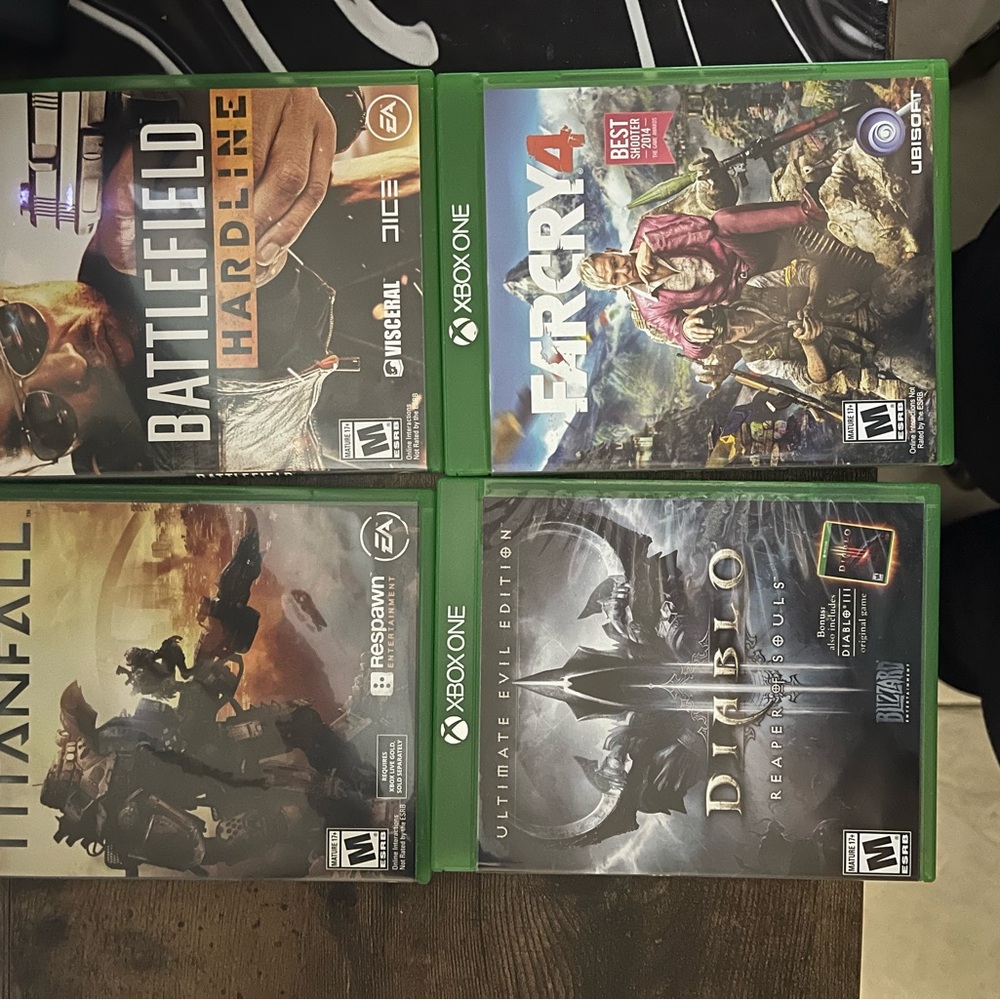 Xbox One Game Bundle - Battlefield Hardline, Far Cry 4, Titanfall, Diablo III